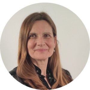 Abgebildet ist Dipl.-Sozwiss. & "PEP-Klopfende" Claudia Winkel